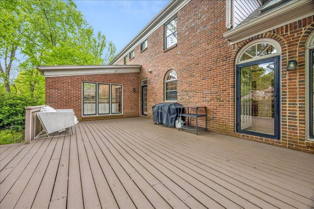 1873 BROOKSEDGE DR, Germantown, TN 38138