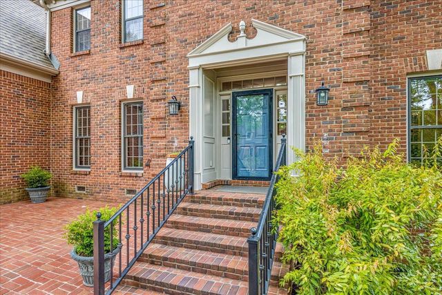 1873 BROOKSEDGE DR, Germantown, TN 38138