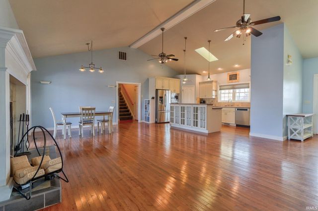 10144 Fisherville Road, Elberfeld, IN 47613