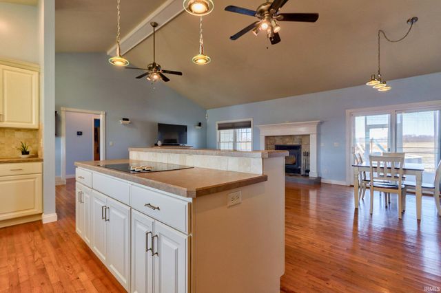 10144 Fisherville Road, Elberfeld, IN 47613