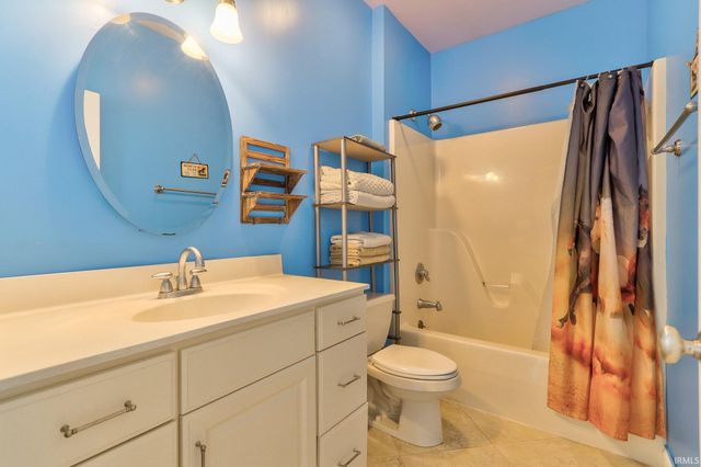 10144 Fisherville Road, Elberfeld, IN 47613