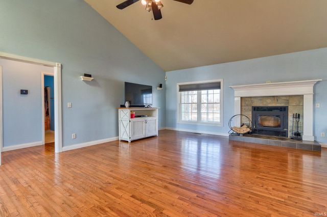 10144 Fisherville Road, Elberfeld, IN 47613