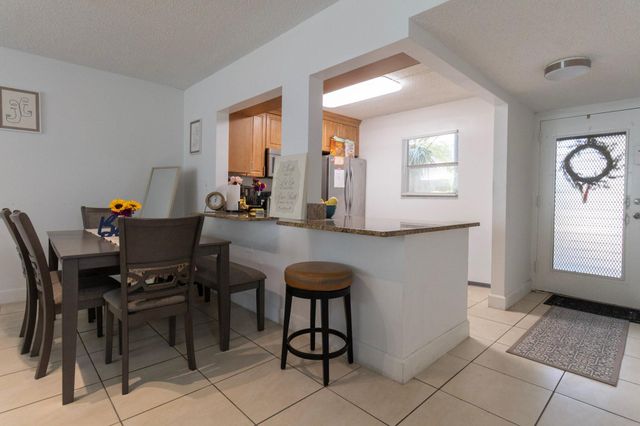 1810 N Lauderdale Ave 2102, North Lauderdale, FL 33068