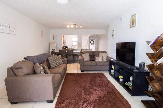 1810 N Lauderdale Ave 2102, North Lauderdale, FL 33068