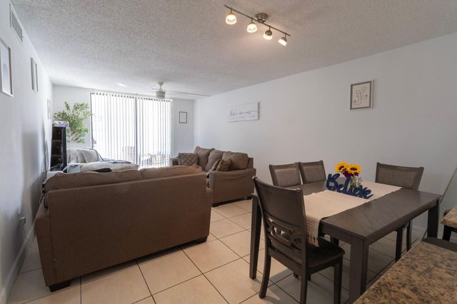 1810 N Lauderdale Ave 2102, North Lauderdale, FL 33068