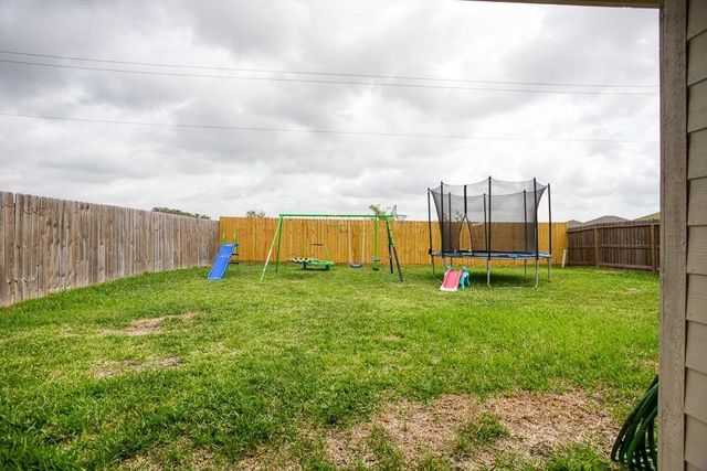 1882 KENTUCKY DERBY Dr, Corpus Christi, TX 78417