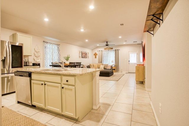 1882 KENTUCKY DERBY Dr, Corpus Christi, TX 78417