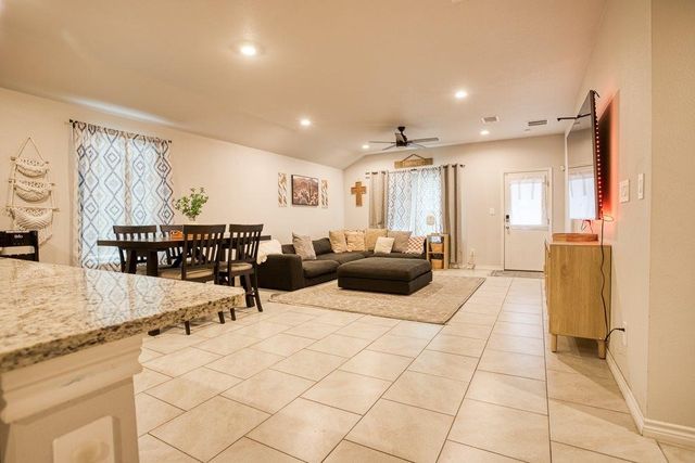 1882 KENTUCKY DERBY Dr, Corpus Christi, TX 78417