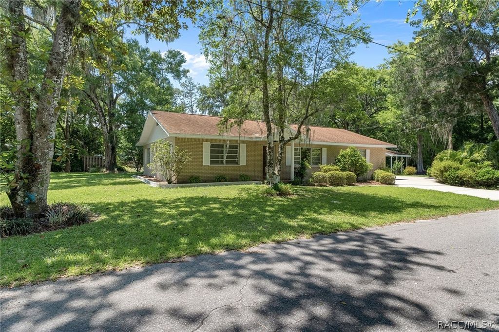 690 S Flora Point, Inverness, FL 34450