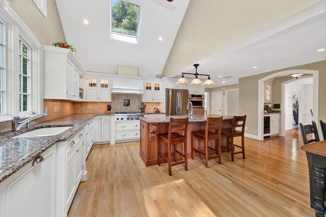 6 Blackhorse Ln, Hingham, MA 02043