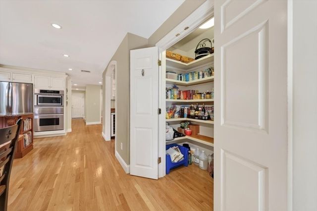 6 Blackhorse Ln, Hingham, MA 02043