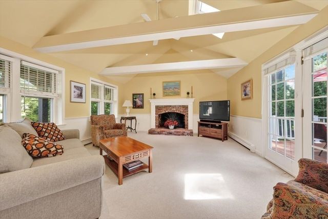 6 Blackhorse Ln, Hingham, MA 02043