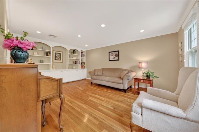 6 Blackhorse Ln, Hingham, MA 02043
