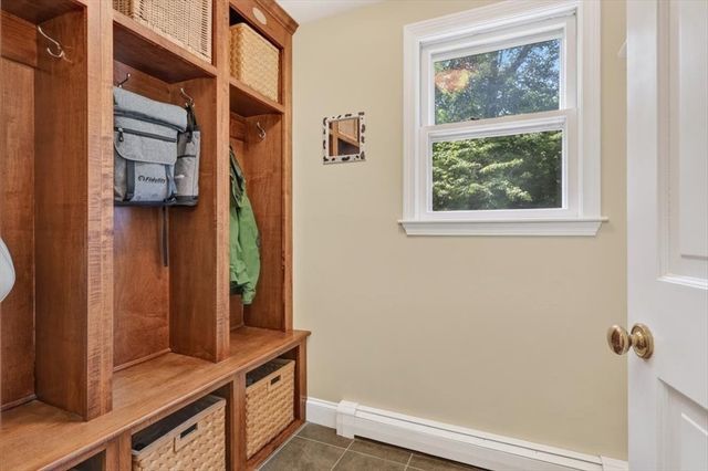 6 Blackhorse Ln, Hingham, MA 02043