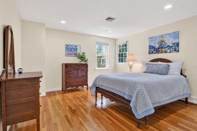 6 Blackhorse Ln, Hingham, MA 02043