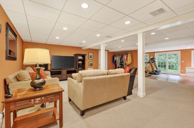 6 Blackhorse Ln, Hingham, MA 02043
