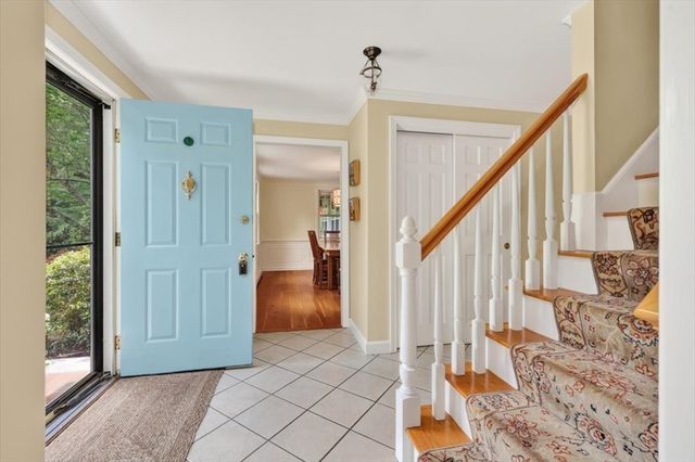 6 Blackhorse Ln, Hingham, MA 02043
