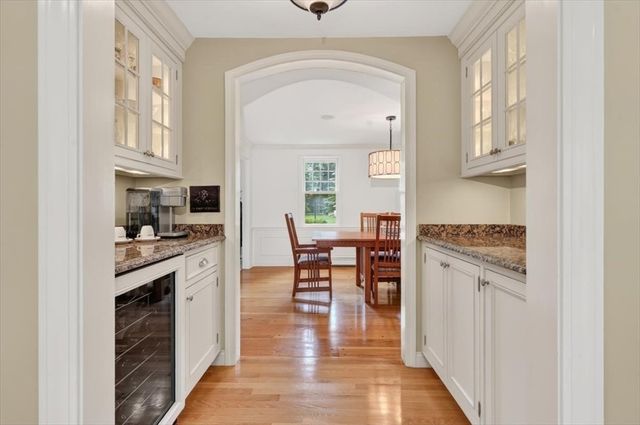 6 Blackhorse Ln, Hingham, MA 02043