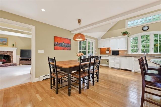 6 Blackhorse Ln, Hingham, MA 02043