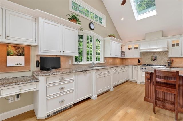 6 Blackhorse Ln, Hingham, MA 02043