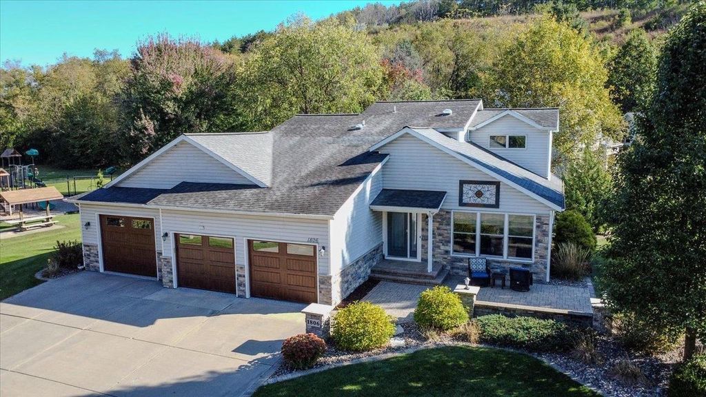 1806 Ludden Drive, Cross Plains, WI 53528