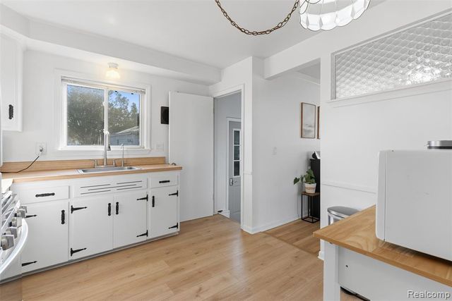 28686 Herbert Street, Madison Heights, MI 48071