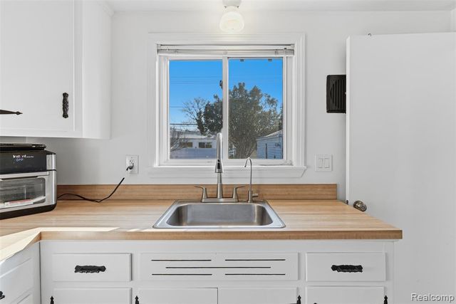 28686 Herbert Street, Madison Heights, MI 48071