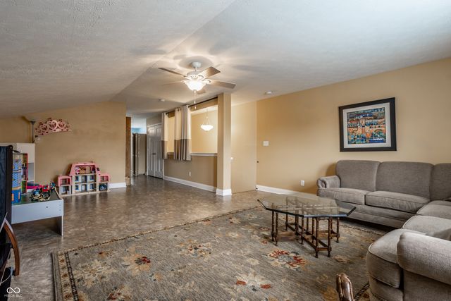 7658 Winding Lake Drive S, Noblesville, IN 46062