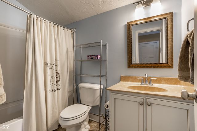7658 Winding Lake Drive S, Noblesville, IN 46062