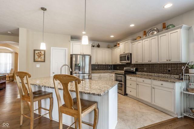 7658 Winding Lake Drive S, Noblesville, IN 46062