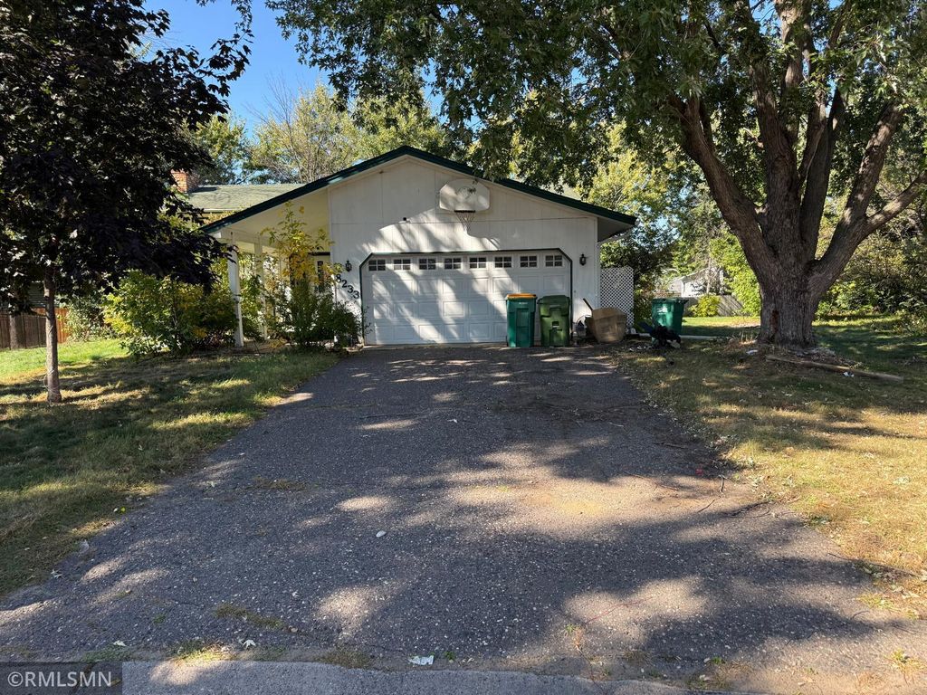 8233 Hampshire Court N, Brooklyn Park, MN 55445