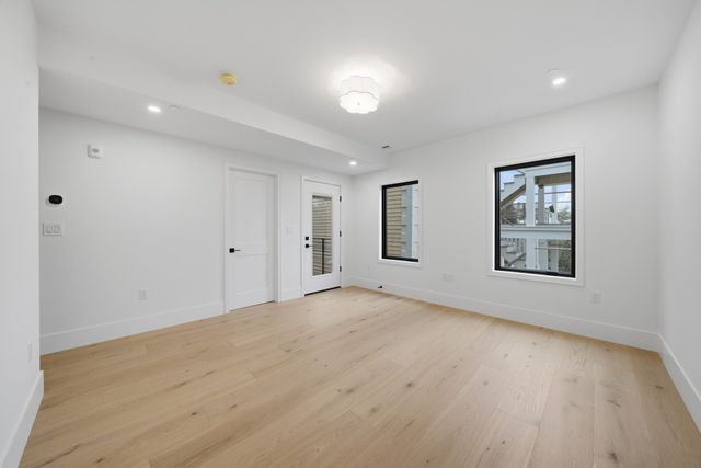 421 East 6th Street TH3, Boston, MA 02127
