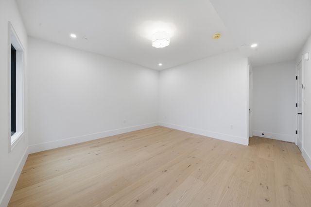 421 East 6th Street TH3, Boston, MA 02127