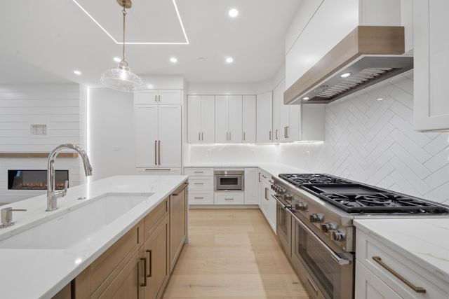 421 East 6th Street TH3, Boston, MA 02127