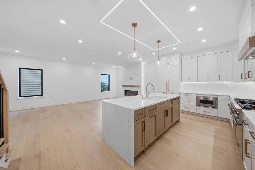 421 East 6th Street TH3, Boston, MA 02127