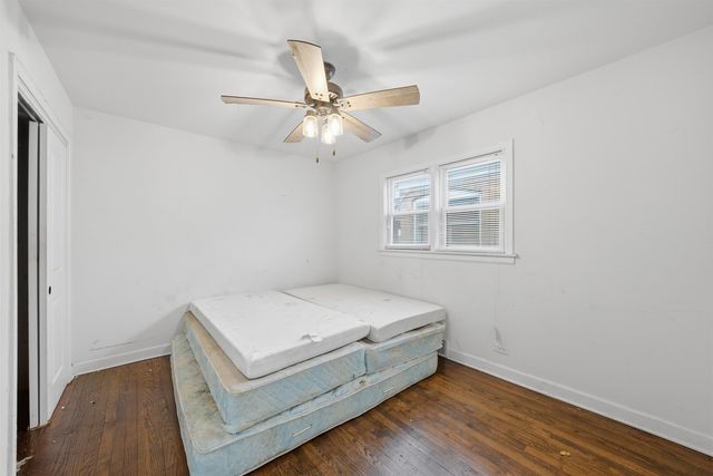 8818 S Merrill Avenue, Chicago, IL 60617