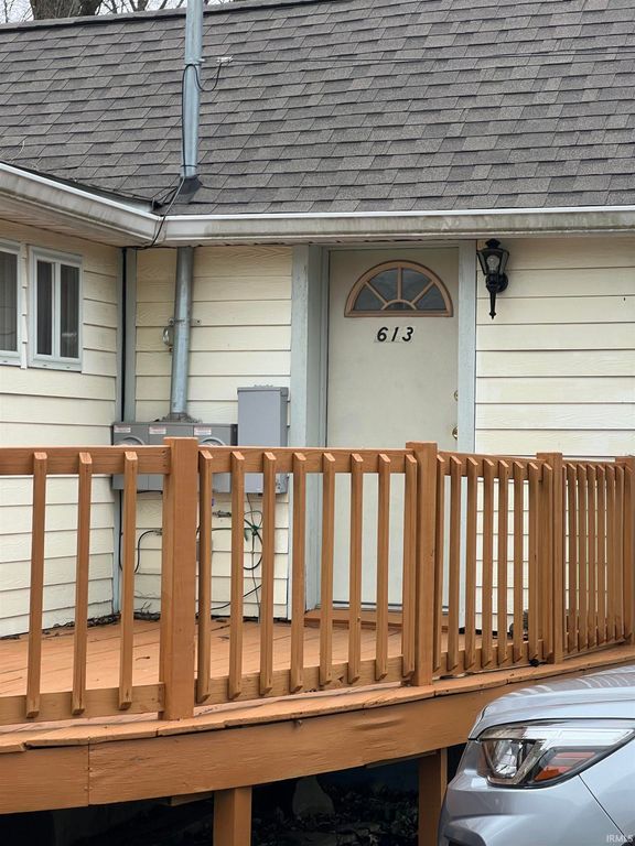 613 W Kirkwood Avenue, Bloomington, IN 47404