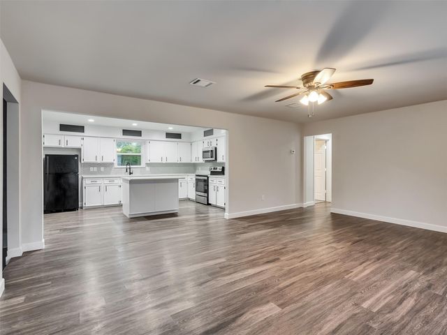 1905 County Road 235, Alvin, TX 77511