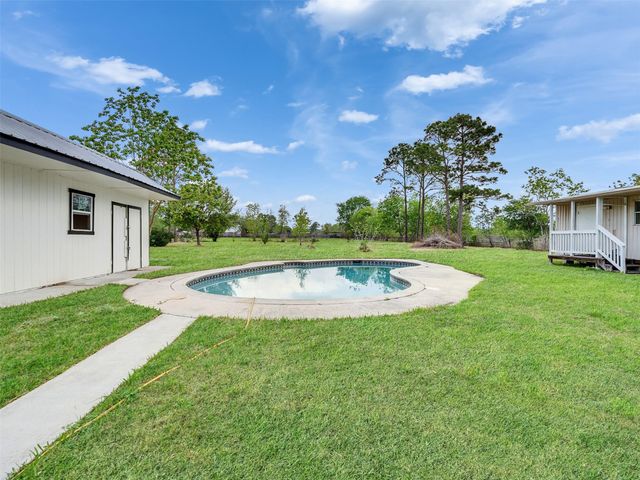 1905 County Road 235, Alvin, TX 77511