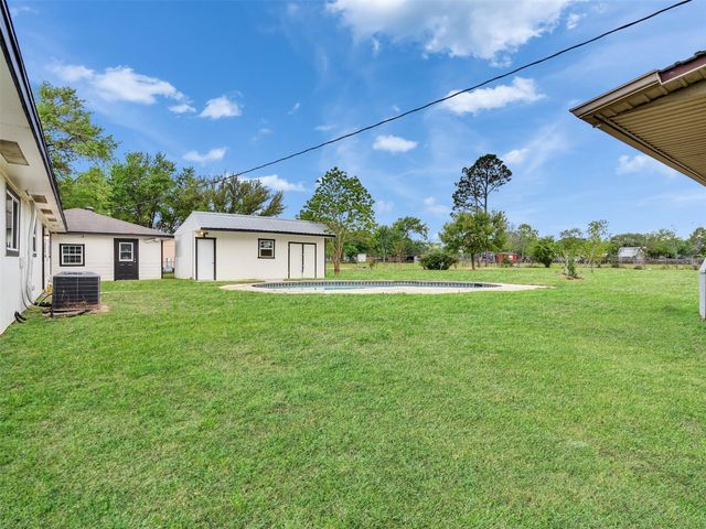 1905 County Road 235, Alvin, TX 77511