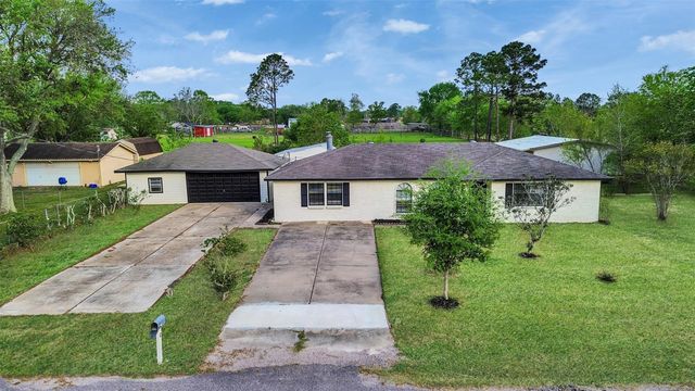 1905 County Road 235, Alvin, TX 77511