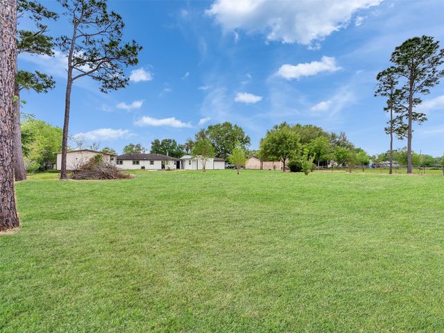 1905 County Road 235, Alvin, TX 77511