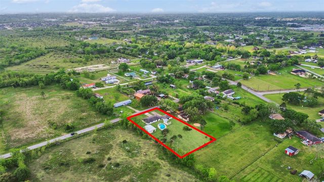 1905 County Road 235, Alvin, TX 77511