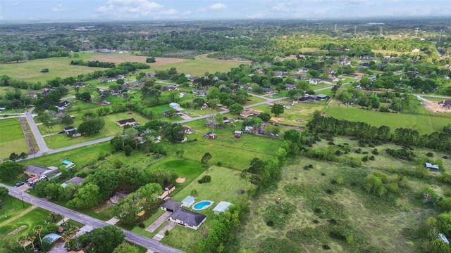 1905 County Road 235, Alvin, TX 77511