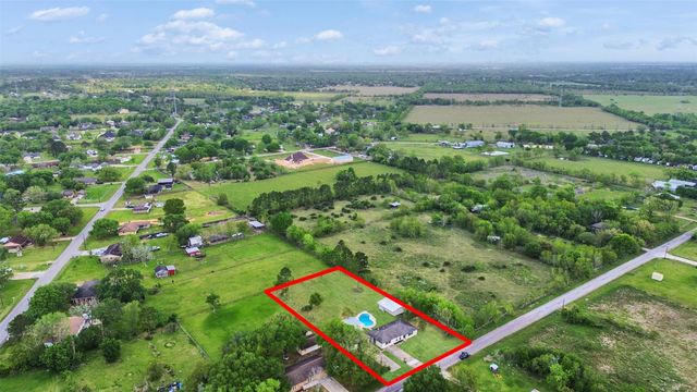 1905 County Road 235, Alvin, TX 77511