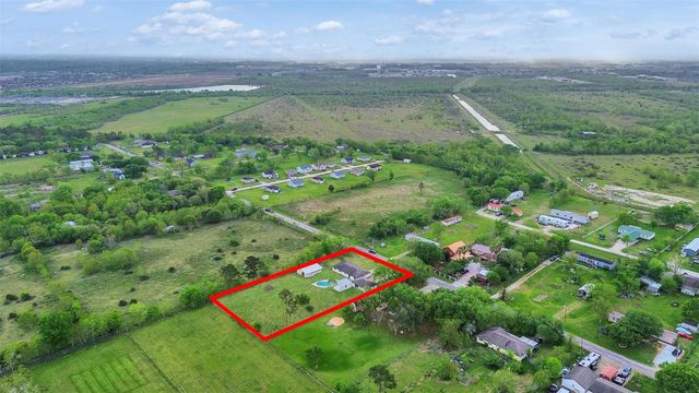 1905 County Road 235, Alvin, TX 77511
