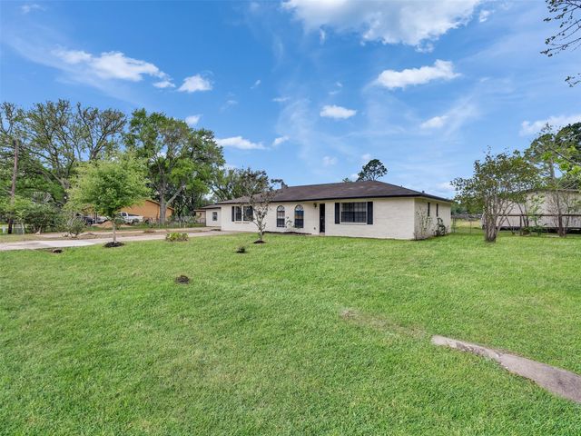 1905 County Road 235, Alvin, TX 77511