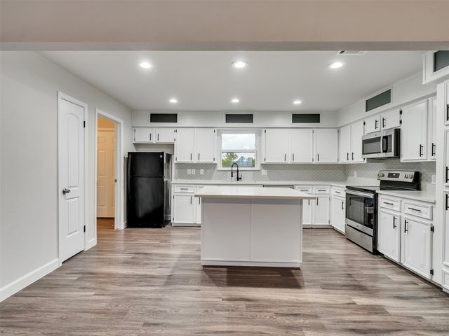 1905 County Road 235, Alvin, TX 77511