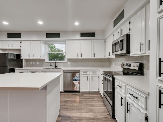 1905 County Road 235, Alvin, TX 77511