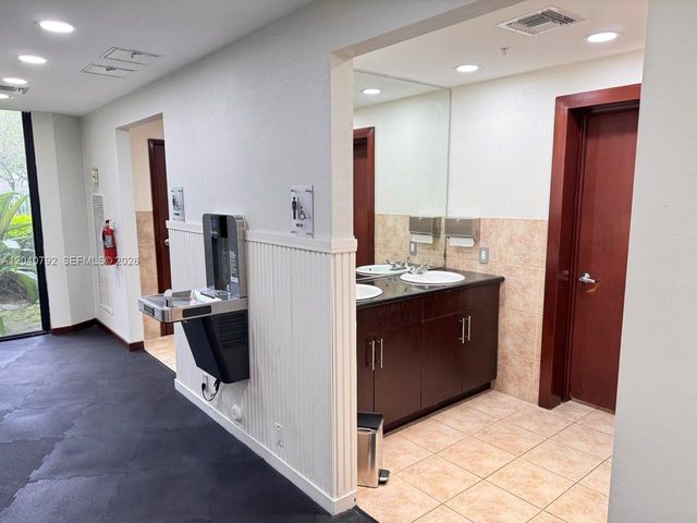 3300 NE 191st Street 1603, Aventura, FL 33180